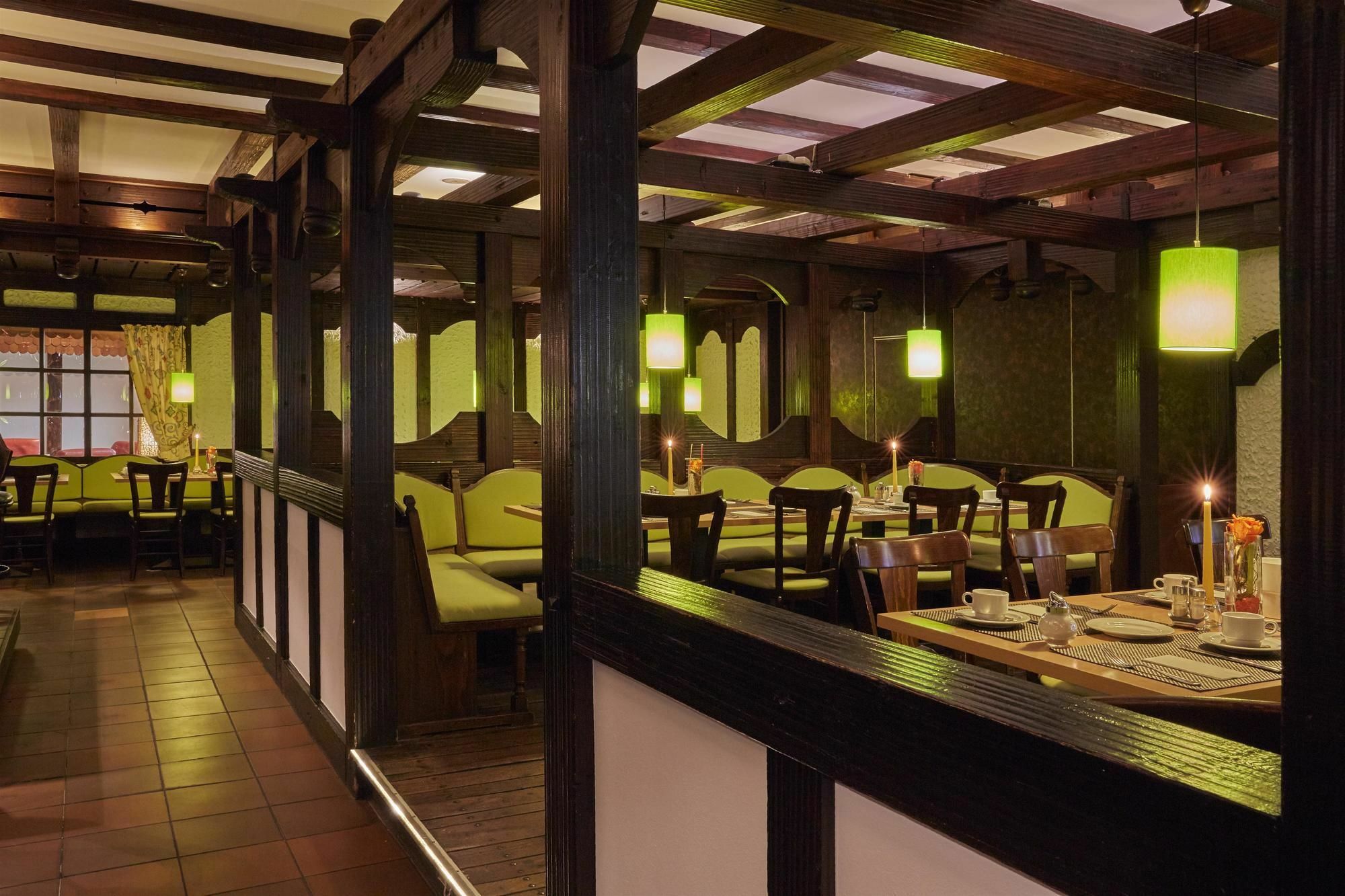 Plaza Inn กอสลาร์ ภายนอก รูปภาพ