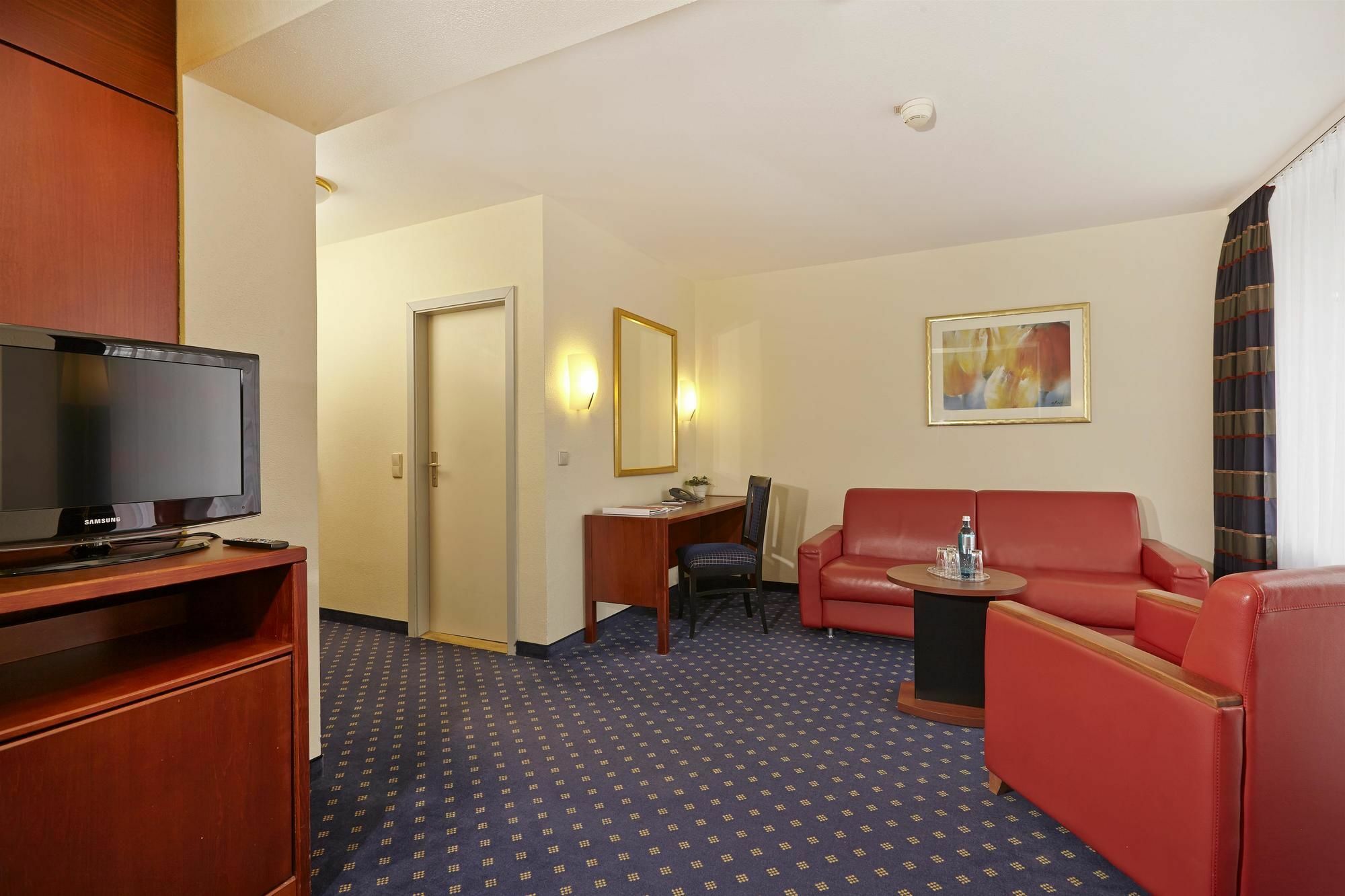 Plaza Inn กอสลาร์ ภายนอก รูปภาพ